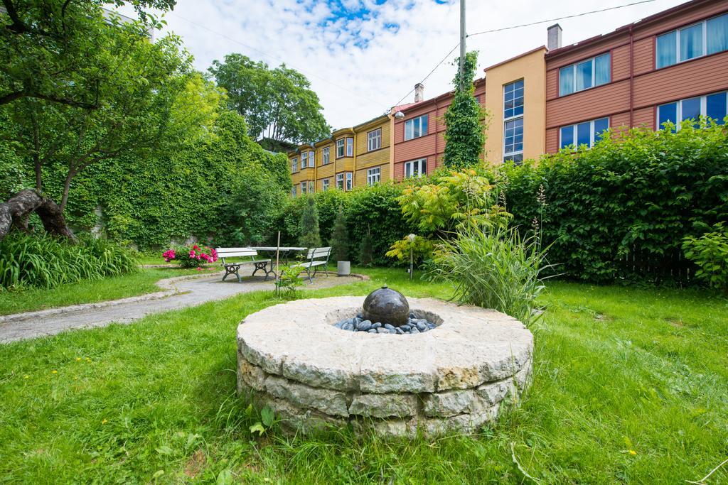 Allika Apartments Талин Стая снимка